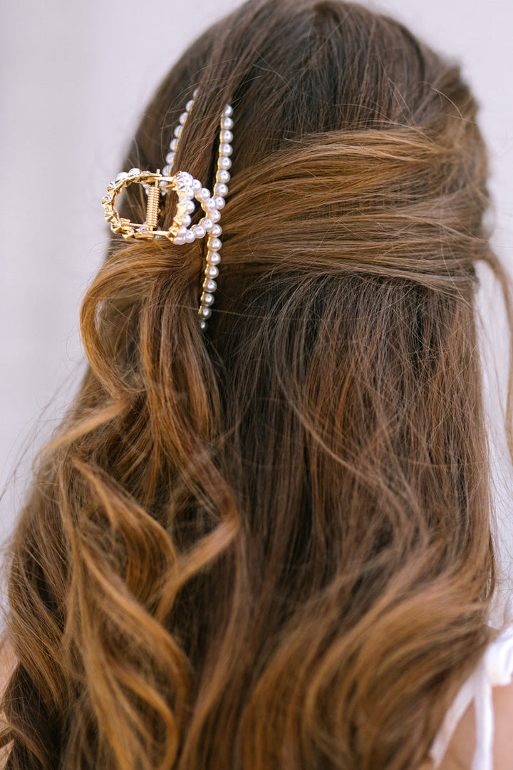 Cynthia Pearl Claw Clip