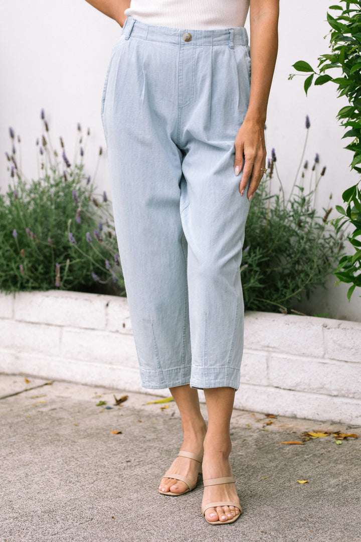 Sandy Pleated Capri Pants