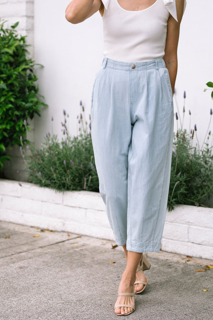 Sandy Pleated Capri Pants